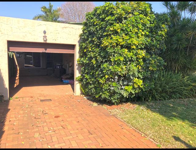 3 BEDROOM HOUSE FOR SALE IN SINOVILLE